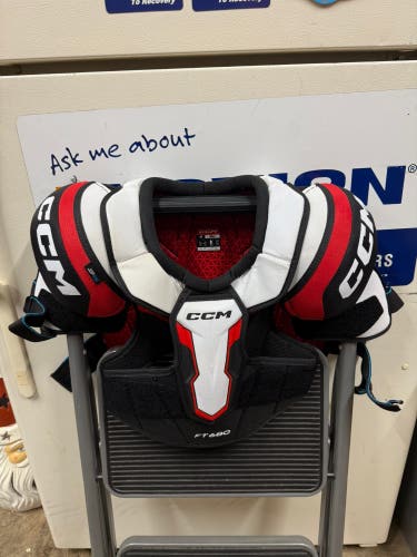 Small Senior CCM JetSpeed FT680 Shoulder Pads (Used)