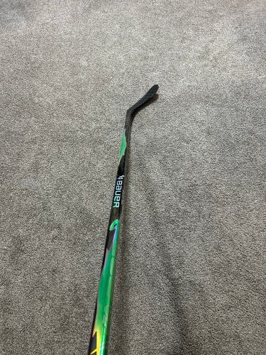 Senior Bauer Vapor Flylite Right Handed Hockey Stick P28 70 Flex (New)