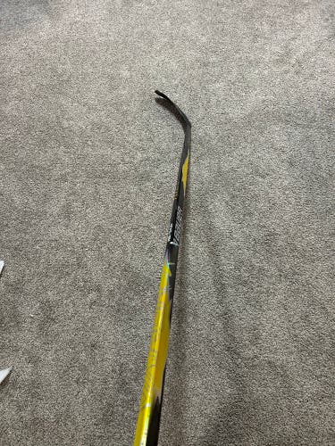 Senior Bauer Vapor Flylite Right Handed Hockey Stick P28 70 Flex (New)
