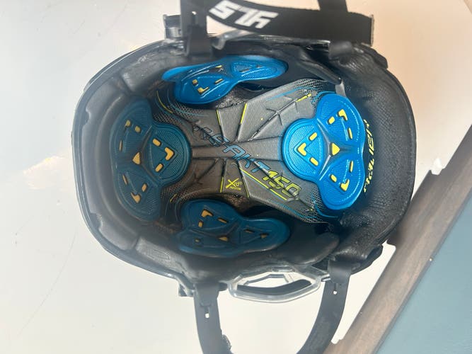Small Bauer Re-Akt 150 Helmet (Used)