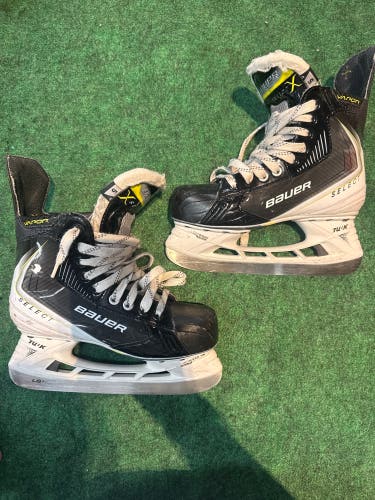 Intermediate Bauer S25 Vapor Select (SMU) Hockey Skates (Regular) Size 5 (Used)