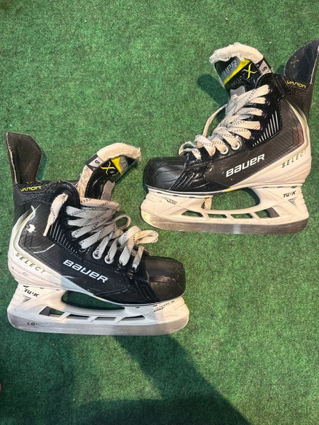 Intermediate Bauer S25 Vapor Select (SMU) Hockey Skates (Regular) Size 5 (Used)