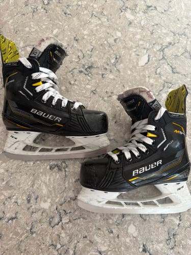 Youth Bauer Supreme M5 Pro Hockey Skates Regular Width 12 (Used)