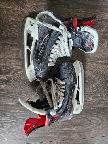 Black Bauer Vapor 5x Pro Hockey Skates Regular Width Size 3 (Used)