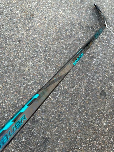 Junior Bauer Twitch Hockey Stick Right Handed P92 50 Flex (Used)