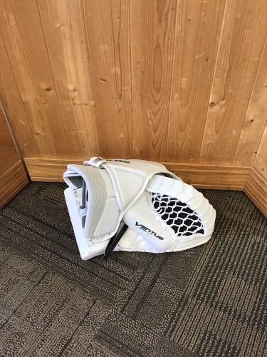 Vaughn SLR2 Regular Junior Glove (New)