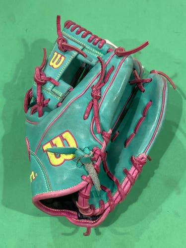 Used Wilson A2000 1786 Right Hand Throw Baseball Glove 11.5"