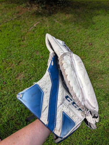 CCM Axis 1.9 Senior Catching Glove - Regular (White/Blue)