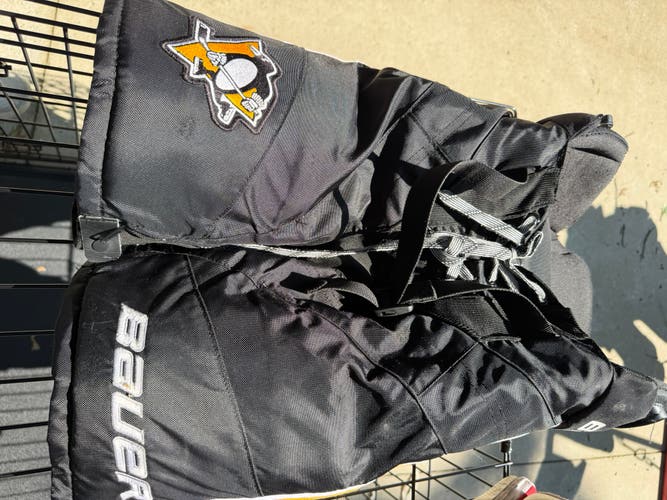 Intermediate Medium Bauer Hockey Pants (Used)