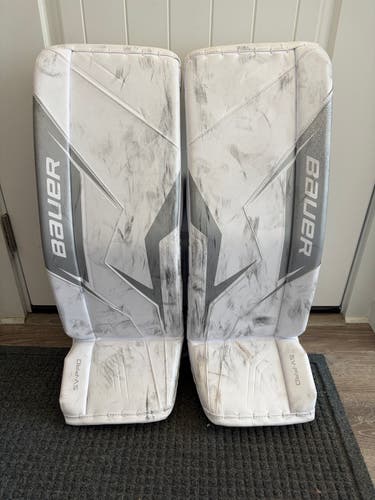 Large Bauer Sv-Pro Goalie Leg Pads (Used)