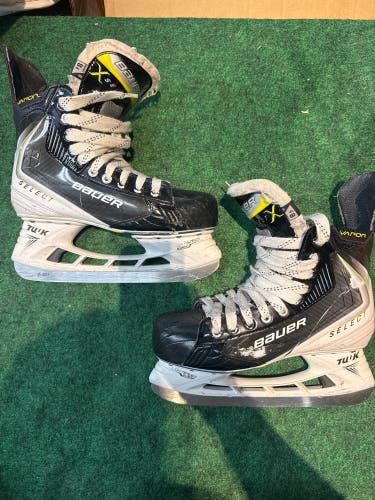 Senior Bauer S25 Vapor Select (SMU) Hockey Skates (Regular) Size 8.5 (Used)