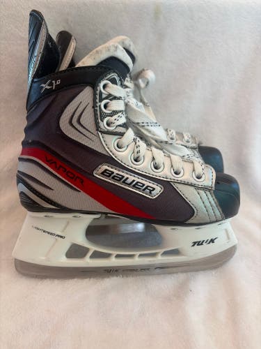 Black/Gray Bauer Vapor X1.0 Hockey Skates Size 1 (Used)