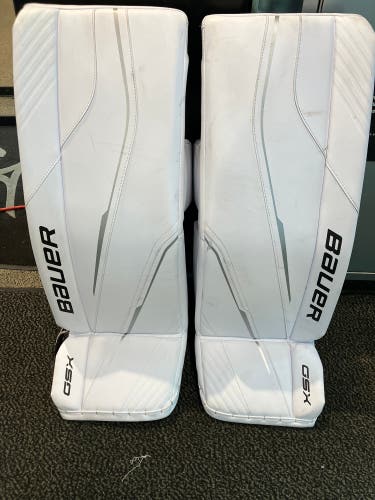 White 30" Junior Bauer GSX (2023 Model) Goalie Leg Pads (Used)