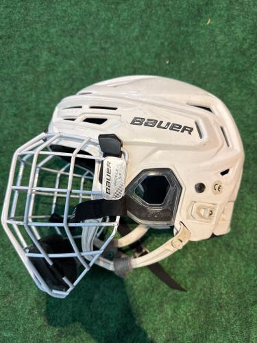 White Small Bauer Re-Akt 150 Helmet (Used)