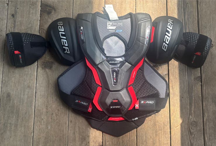 Almost New Senior Medium Senior Bauer Vapor 3X Pro Shoulder Pads (Used)