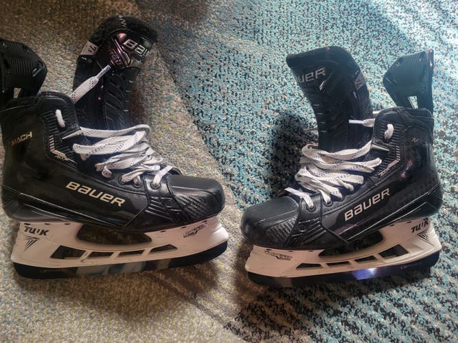 Black 2022 Bauer Supreme Mach Hockey Skates 7.5 (Used)