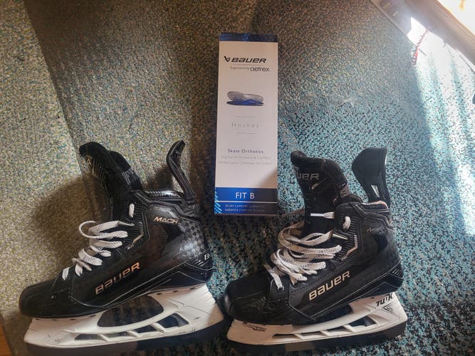 Black 2022 Bauer Supreme Mach Hockey Skates 7.5 (Used)