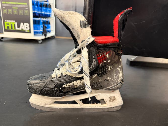 2023 Bauer Vapor X5 Pro Hockey Skates Regular Width 8.5 (Used)