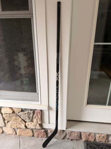 Senior Bauer Vapor XX Right Handed Hockey Stick Mid Pattern 87 Flex (Used)