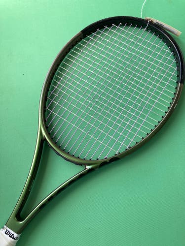 Men's Wilson Blade Tennis Racquet (Used)