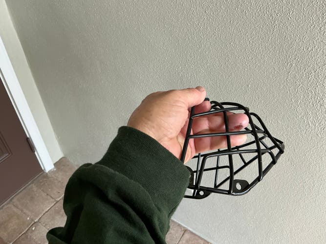 Senior Medium 2025 CCM AXIS XF Goalie cage (New) Black Certified cat eye