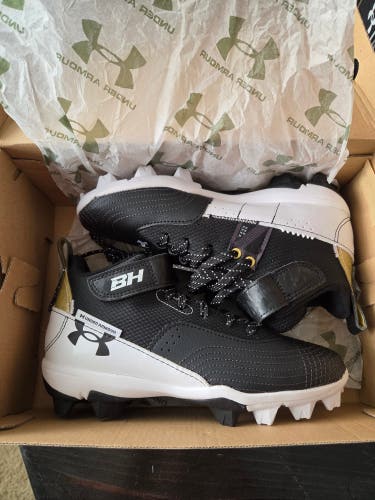 Black Kid's 3.5Y (Big Kids / Youth) Youth Under Armour High Top Molded Cleats (New)