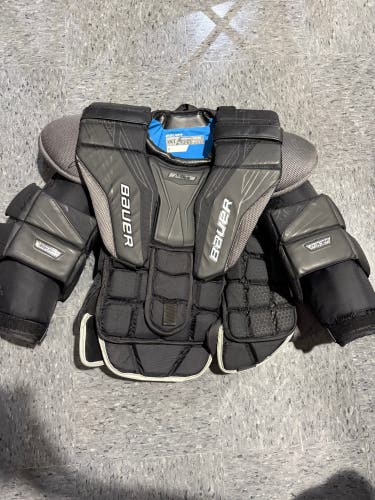 Intermediate Medium Bauer Elite Goalie Chest Protector (Used)