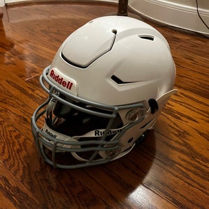 White Youth Extra Large Riddell SpeedFlex Helmet (Used)