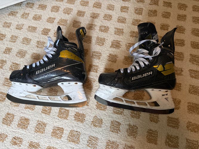 Black/Yellow Bauer Supreme Ultrasonic Hockey Skates 6 Fit 2 (Used)