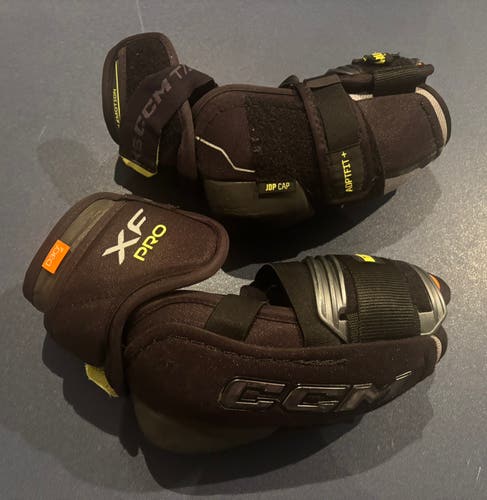 Senior Medium CCM Tacks XF Pro Elbow Pads Pro Stock (Used)