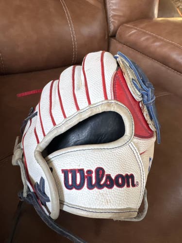2021 Wilson A2000 RH Pitcher's Softball Glove 12.25" (Used)