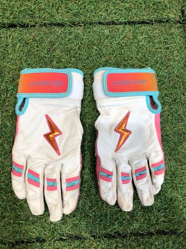 White Youth Medium Bruce Bolt Batting Gloves (Used)