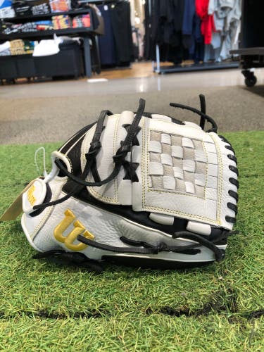 Wilson A950 RH Pitcher's Baseball Glove 12" (Used)