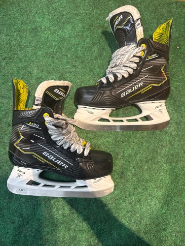 Intermediate Bauer Supreme M30 Hockey Skates (Extra Wide) Size 5 (Used)
