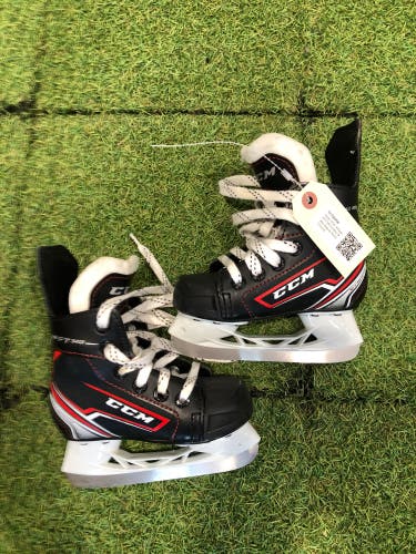 Youth CCM JetSpeed FT340 Hockey Skates Regular Width 9 (Used)