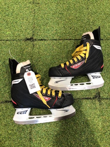 Intermediate CCM RBZ Intruder Hockey Skates Regular Width Size 4 (Used)