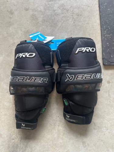 BRAND NEW Bauer Pro INT goalie knee pads