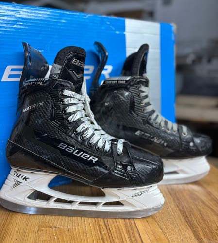 Bauer Supreme Matrix Hockey Skates - Senior 9 (Excellent Condition)