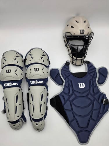 Wilson EZ Gear 2.0 Catcher’s Kit Navy L/XL Youth Ages 7–12 Open Box Baseball (New)