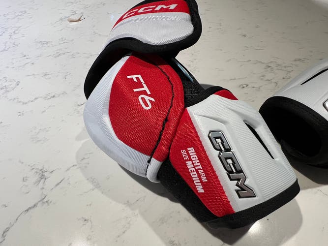Senior Medium CCM JetSpeed FT6 Elbow Pads (Used)