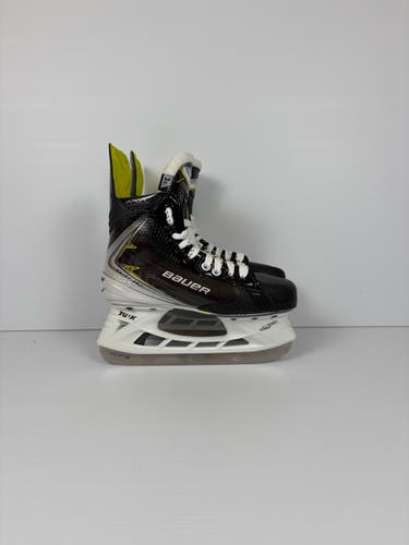 Like New Size 3.5 EE Junior Bauer Vapor Shift Pro Hockey Skates