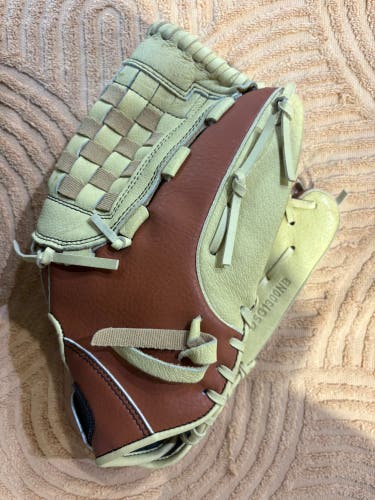 Brown DSG RH Baseball Glove 13" (Used)