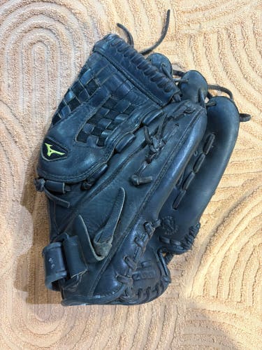 Black Mizuno MVP Prime RH Softball Glove 12.5" (Used)
