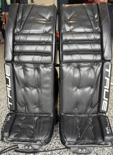 31" True Catalyst 7X3 Goalie Leg Pads (Used)