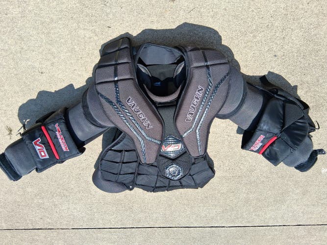 SR Large Vaughn V10 Pro Carbon Goalie Chest Protector (Used)