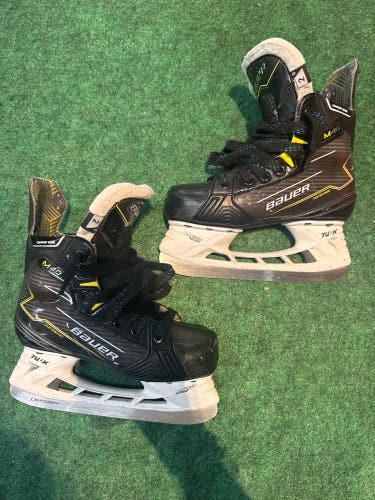 Junior Bauer Supreme M40 Hockey Skates (Regular) Size 2 (Used)