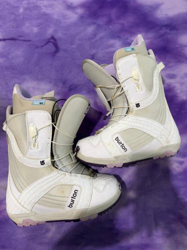 (W 6.0) Burton Mint Snowboard Boots Medium Flex All Mountain (Used)
