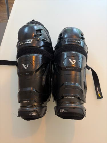 Intermediate Bauer Supreme M5 Pro 13" Shin Pads (Used)
