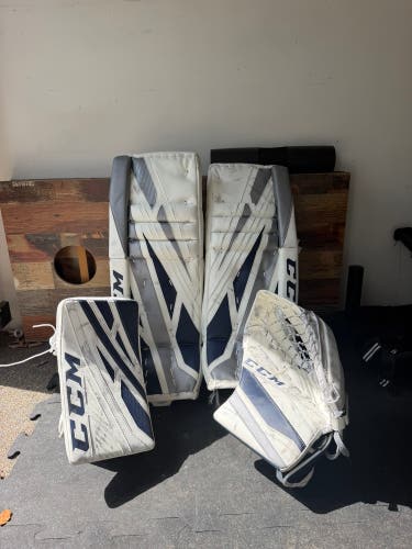 30 + 1” CCM Extreme Flex 4.9 Regular Goalie Full Set (Used)