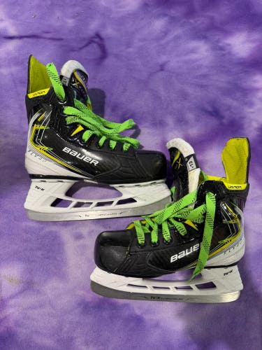 Youth Bauer Vapor Fly40 Hockey Skates Regular Width 13 (Used)